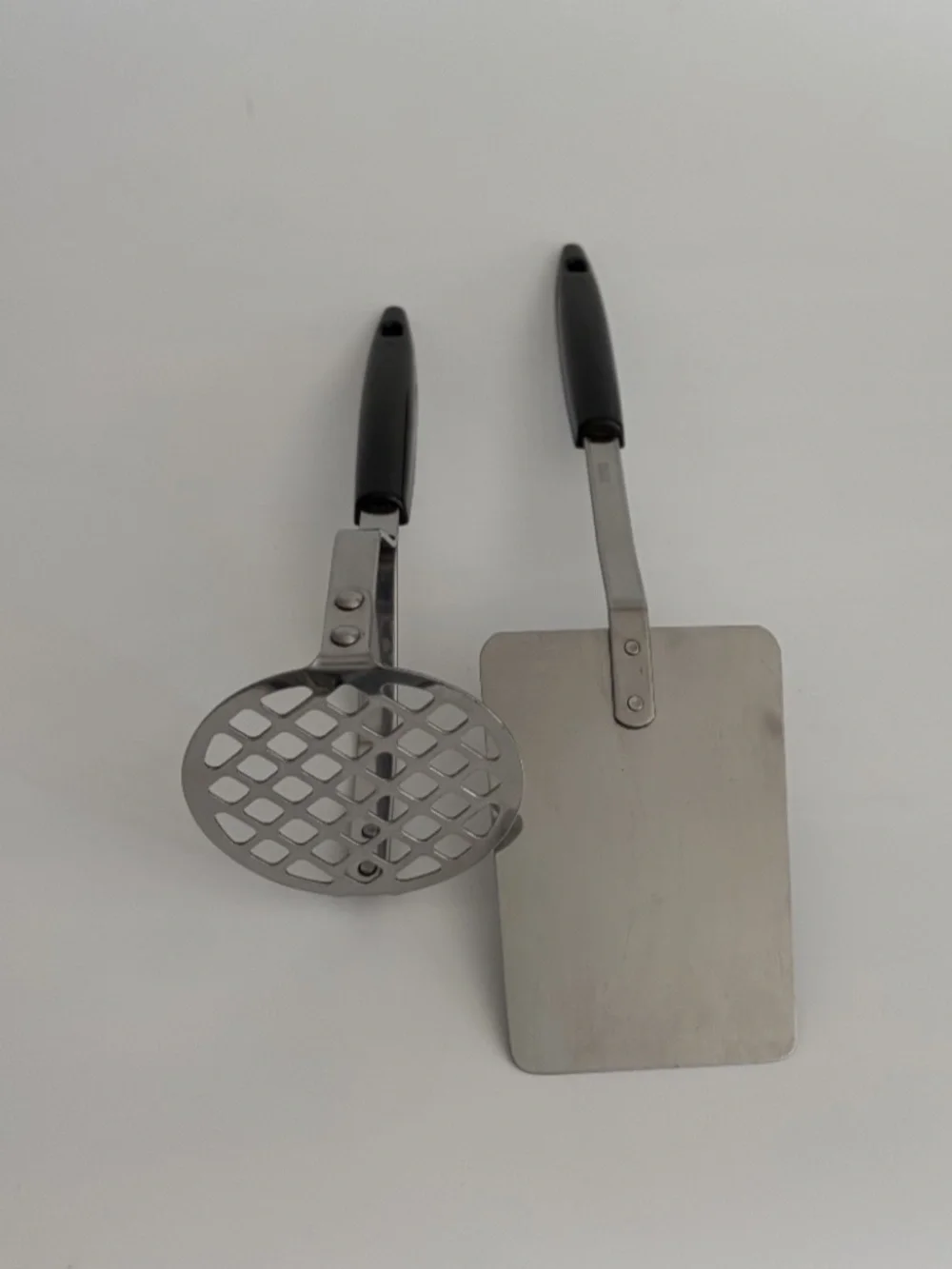 Vintage White Blueberry & Pear Pattern Stainless Steel Potato Masher & Spatula